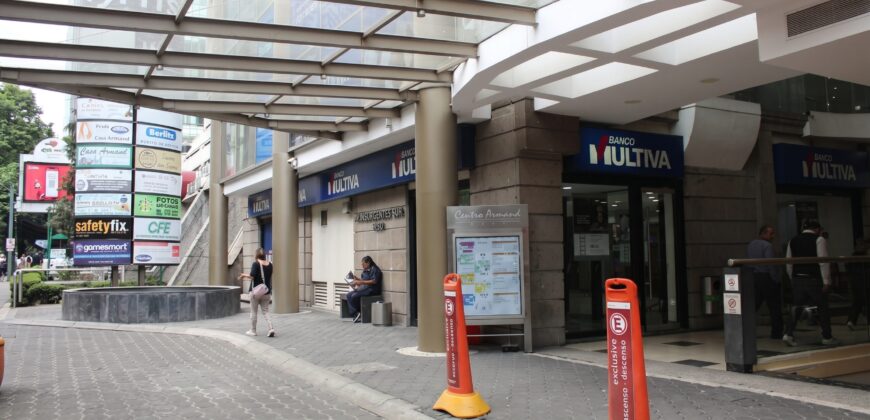 Renta de Local Comercial en Centro Armand en Insurgentes Sur al Sur de la Ciudad de CDMX